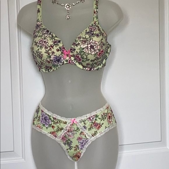 Victoria Secret Bra - Picture 4 of 6